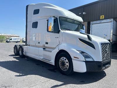 Volvo VNL64760 Sleeper Semi Truck - 77" Integral Sleeper, 455HP, 12 Speed Automatic