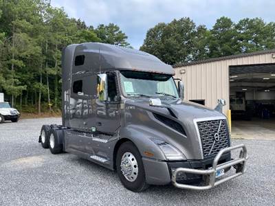 Volvo VNL64760 Sleeper Semi Truck - 70" Integral Sleeper, 455HP, 12 Speed Automatic