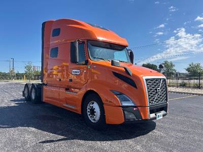 Volvo VNL64760 Sleeper Semi Truck - 70" Integral Sleeper, 455HP, 12 Speed Automatic