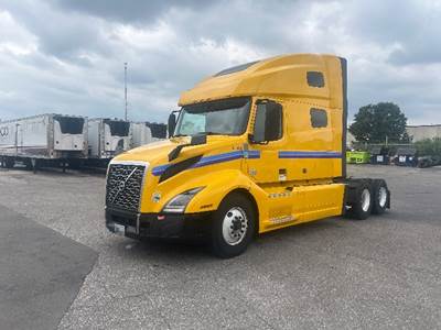 Volvo VNL64760 Sleeper Semi Truck - 70" Integral Sleeper, 455HP, 12 Speed Automatic