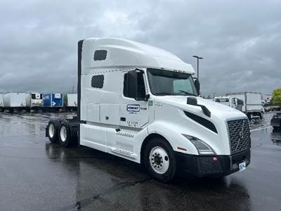 Volvo VNL64760 Sleeper Semi Truck - 70" Integral Sleeper, 455HP, 12 Speed Automatic