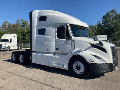 Volvo VNL64760 Sleeper Semi Truck - 70" Integral Sleeper, 455HP, 12 Speed Automatic
