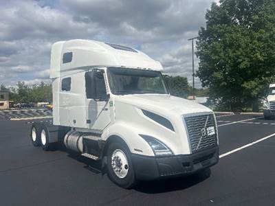 Volvo VNL64760 Sleeper Semi Truck - 70" Integral Sleeper, 455HP, 12 Speed Automatic