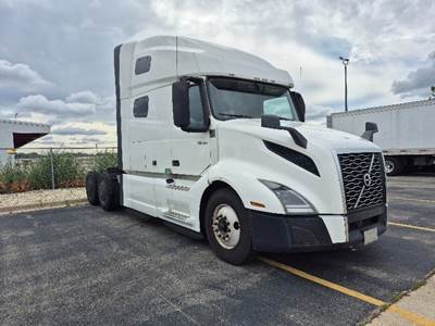 Volvo VNL64760 Sleeper Semi Truck - 70" Integral Sleeper, 455HP, 12 Speed Automatic