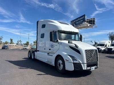Volvo VNL64760 Sleeper Semi Truck - 70" Integral Sleeper, 455HP, 12 Speed Automatic