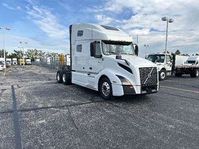Volvo VNL64760 Sleeper Semi Truck - 70" Integral Sleeper, 455HP, 12 Speed Automatic