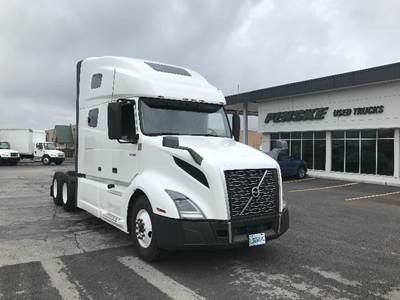 Volvo VNL64760 Sleeper Semi Truck - 70" Integral Sleeper, 455HP, 12 Speed Automatic