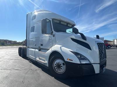 Volvo VNL64760 Sleeper Semi Truck - 70" Integral Sleeper, 455HP, 12 Speed Automatic