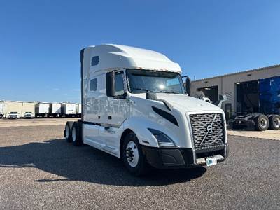Volvo VNL64760 Sleeper Semi Truck - 70" Integral Sleeper, 455HP, 12 Speed Automatic