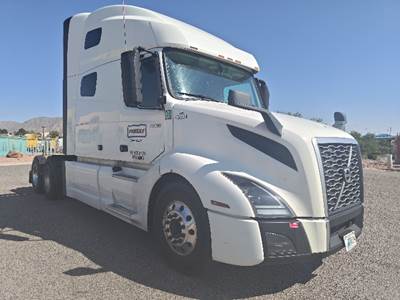 Volvo VNL64760 Sleeper Semi Truck - 70" Integral Sleeper, 455HP, 12 Speed Automatic