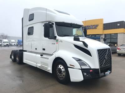 Volvo VNL64860 Sleeper Semi Truck - 77" Integral Sleeper, 455HP, 12 Speed Automatic