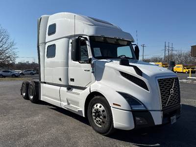 Volvo VNL64860 Sleeper Semi Truck - 77" Integral Sleeper, 455HP, 12 Speed Automatic