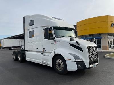 Volvo VNL64860 Sleeper Semi Truck - 77" Integral Sleeper, 455HP, 12 Speed Automatic