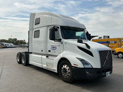 Volvo VNL64860 Sleeper Semi Truck - 77" Integral Sleeper, 455HP, 12 Speed Automatic