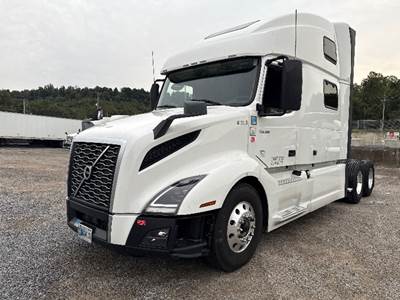 Volvo VNL64860 Sleeper Semi Truck - 77" Integral Sleeper, 455HP, 12 Speed Automatic