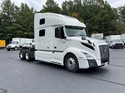 Volvo VNL64860 Sleeper Semi Truck - 77" Integral Sleeper, 455HP, 12 Speed Automatic