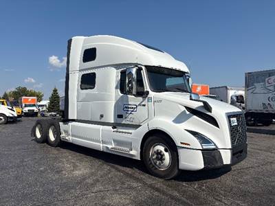 Volvo VNL64860 Sleeper Semi Truck - 77" Integral Sleeper, 455HP, 12 Speed Automatic