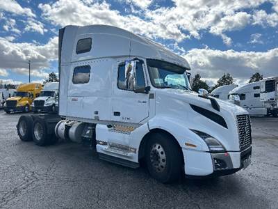 Volvo VNL64860 Sleeper Semi Truck - 77" Integral Sleeper, 455HP, 12 Speed Automatic