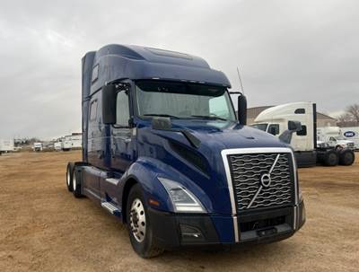 Volvo VNL64860 Sleeper Semi Truck - 77" Integral Sleeper, 455HP, 12 Speed Automatic