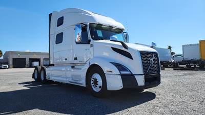 Volvo VNL64860 Sleeper Semi Truck - 77" Integral Sleeper, 455HP, 12 Speed Automatic