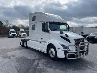 Volvo VNL64860 Sleeper Semi Truck - 77" Integral Sleeper, 455HP, 12 Speed Automatic