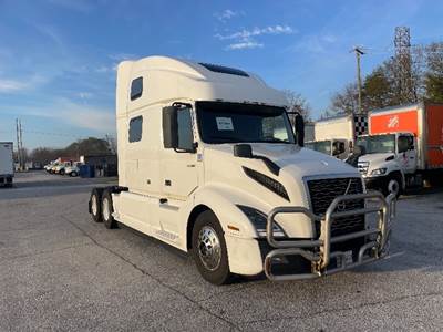 Volvo VNL64860 Sleeper Semi Truck - 77" Integral Sleeper, 455HP, 12 Speed Automatic