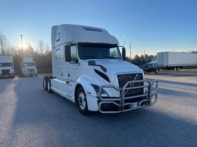 Volvo VNL64860 Sleeper Semi Truck - 77" Integral Sleeper, 455HP, 12 Speed Automatic