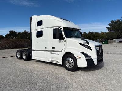 Volvo VNL64860 Sleeper Semi Truck - 77" Integral Sleeper, 455HP, 12 Speed Automatic
