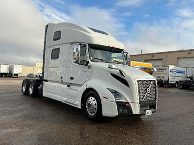Volvo VNL64860 Sleeper Semi Truck - 77" Integral Sleeper, 455HP, 12 Speed Automatic