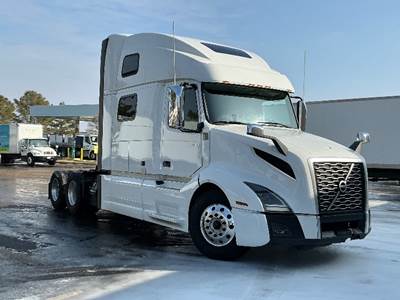 Volvo VNL64860 Sleeper Semi Truck - 77" Integral Sleeper, 455HP, 12 Speed Automatic