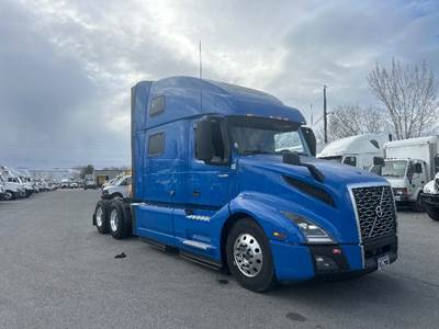 Volvo VNL64860 Sleeper Semi Truck - 77" Integral Sleeper, 455HP, 12 Speed Automatic