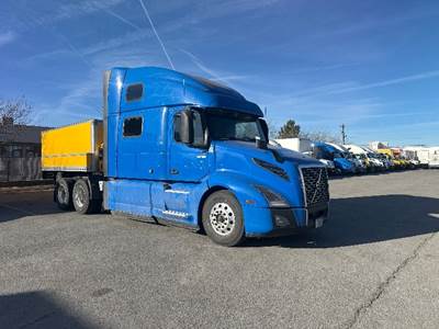Volvo VNL64860 Sleeper Semi Truck - 77" Integral Sleeper, 455HP, 12 Speed Automatic