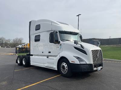 Volvo VNL64860 Sleeper Semi Truck - 77" Integral Sleeper, 455HP, 12 Speed Automatic
