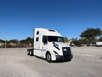 Volvo VNL64860 Sleeper Semi Truck - 77" Integral Sleeper, 455HP, 12 Speed Automatic