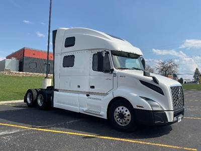 Volvo VNL64860 Sleeper Semi Truck - 77" Integral Sleeper, 455HP, 12 Speed Automatic