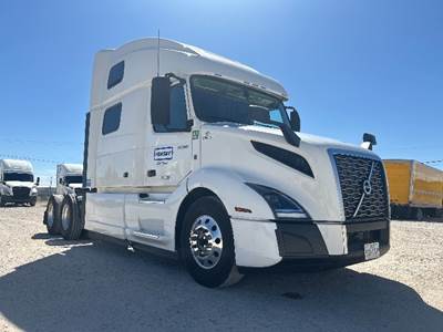 Volvo VNL64860 Sleeper Semi Truck - 77" Integral Sleeper, 455HP, 12 Speed Automatic