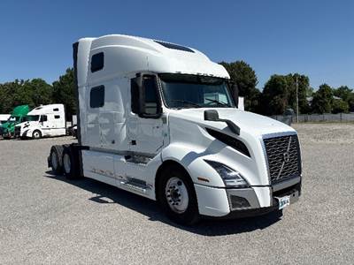 Volvo VNL64860 Sleeper Semi Truck - 77" Integral Sleeper, 455HP, 12 Speed Automatic