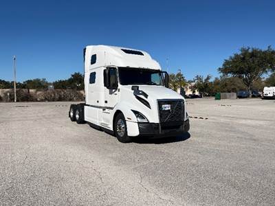 Volvo VNL64860 Sleeper Semi Truck - 77" Integral Sleeper, 455HP, 12 Speed Automatic