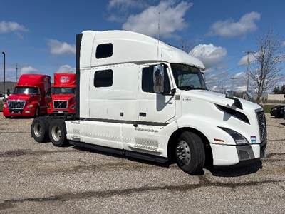 Volvo VNL64860 Sleeper Semi Truck - 77" Integral Sleeper, 455HP, 12 Speed Automatic