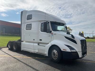 Volvo VNL64860 Sleeper Semi Truck - 77" Integral Sleeper, 455HP, 12 Speed Automatic
