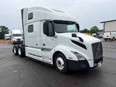 Volvo VNL64860 Sleeper Semi Truck - 77" Integral Sleeper, 455HP, 12 Speed Automatic
