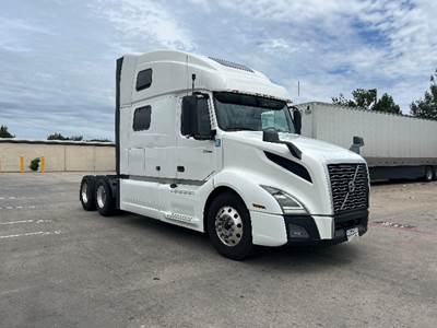 Volvo VNL64860 Sleeper Semi Truck - 77" Integral Sleeper, 455HP, 12 Speed Automatic
