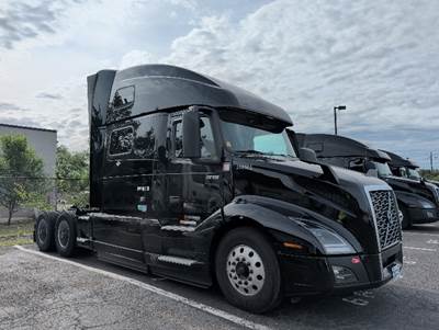 Volvo VNL64860 Sleeper Semi Truck - 77" Integral Sleeper, 455HP, 12 Speed Automatic