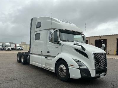 Volvo VNL64860 Sleeper Semi Truck - 77" Integral Sleeper, 455HP, 12 Speed Automatic
