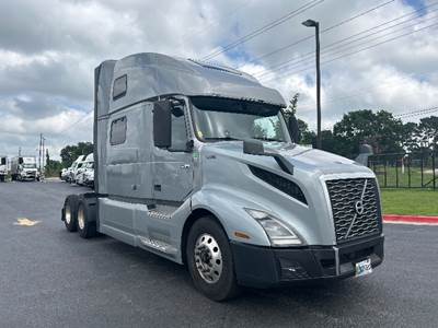 Volvo VNL64860 Sleeper Semi Truck - 77" Integral Sleeper, 455HP, 12 Speed Automatic