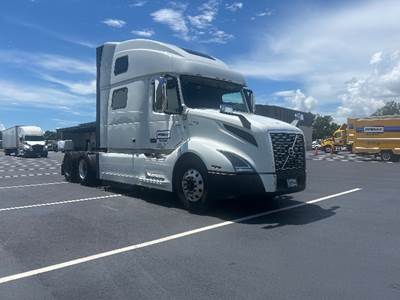 Volvo VNL64860 Sleeper Semi Truck - 77" Integral Sleeper, 455HP, 12 Speed Automatic