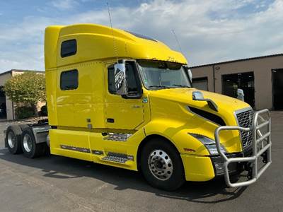 Volvo VNL64860 Sleeper Semi Truck - 77" Integral Sleeper, 455HP, 12 Speed Automatic