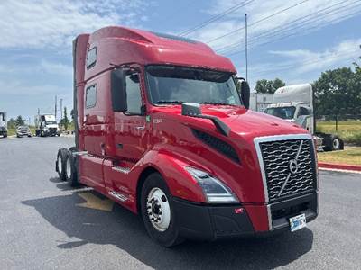 Volvo VNL64860 Sleeper Semi Truck - 77" Integral Sleeper, 455HP, 12 Speed Automatic