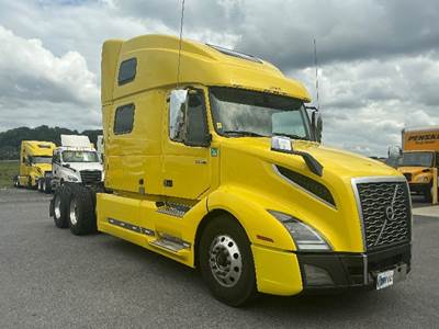 Volvo VNL64860 Sleeper Semi Truck - 77" Integral Sleeper, 455HP, 12 Speed Automatic