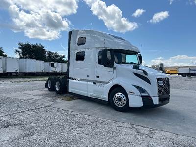 Volvo VNL64860 Sleeper Semi Truck - 77" Integral Sleeper, 455HP, 12 Speed Automatic